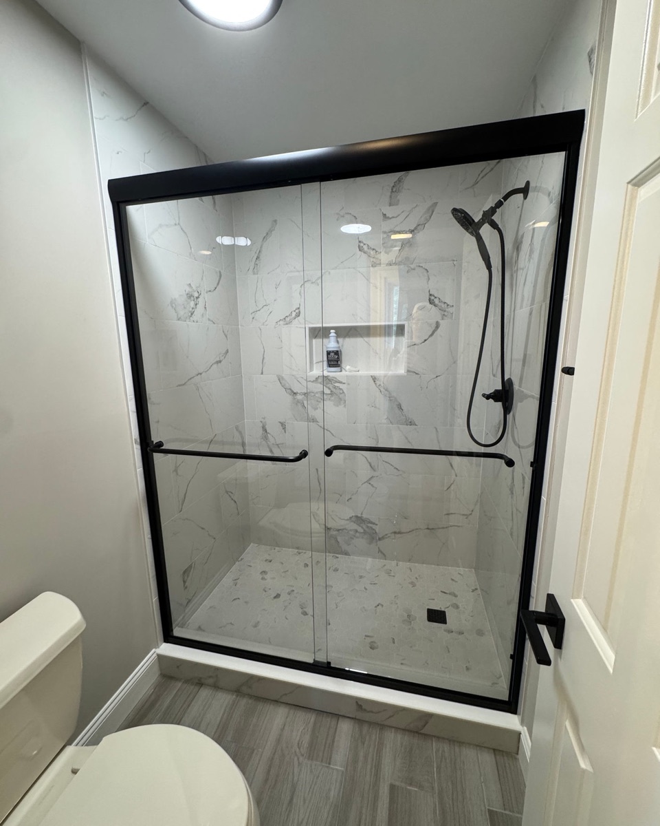 Harborline Series semi-frameless dual sliding shower doors with framed perimeter installed in a Maryland home
